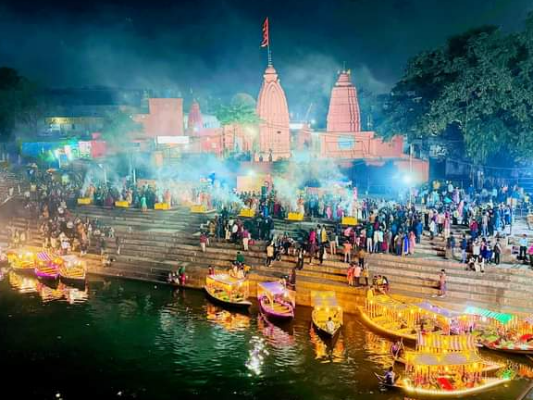 मकर संक्रांति के उपलक्ष्य में माँ खारुन गंगा महाआरती